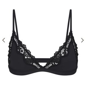 SKIMS LACE TRIANGLE BRALETTE size L